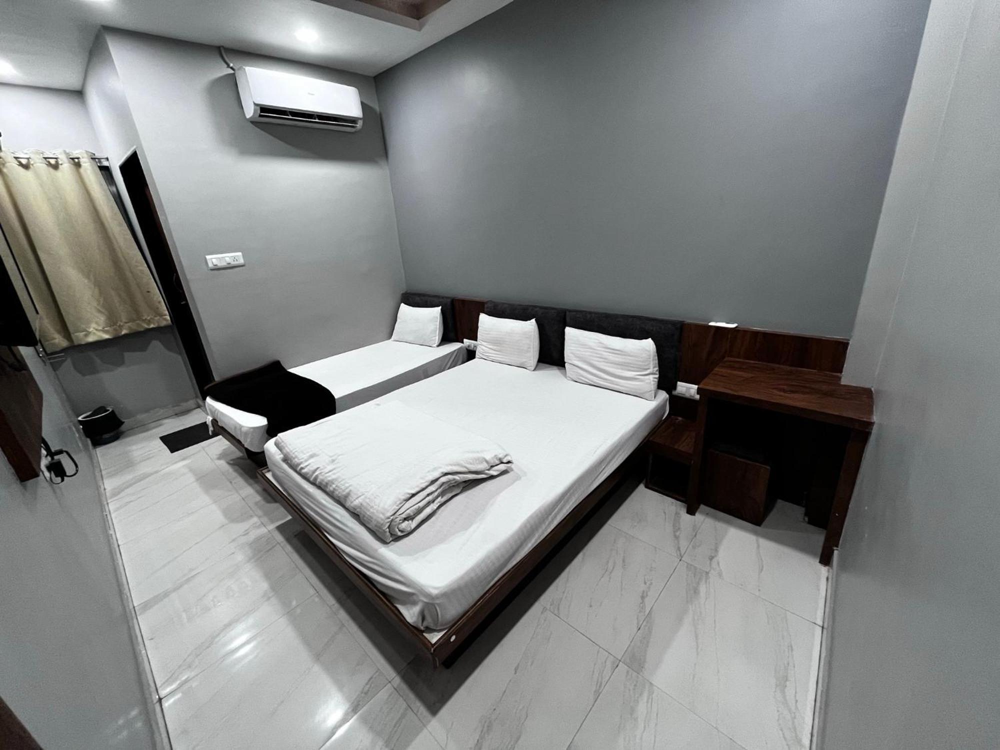 Hotel Shankar อุจเจน ภายนอก รูปภาพ